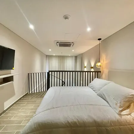 Skyline Loft - Rooftop Pool - Old Apartamento