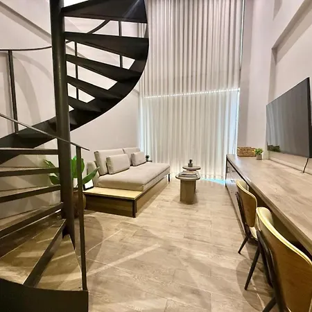 Skyline Loft - Rooftop Pool - Old Apartamento *